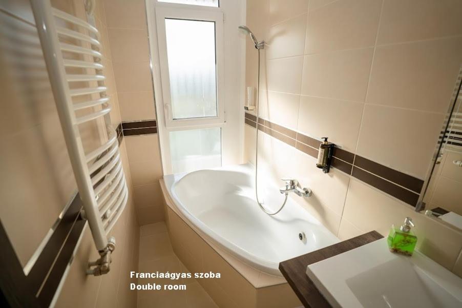 Hotel Irisz Nyíregyháza 外观 照片