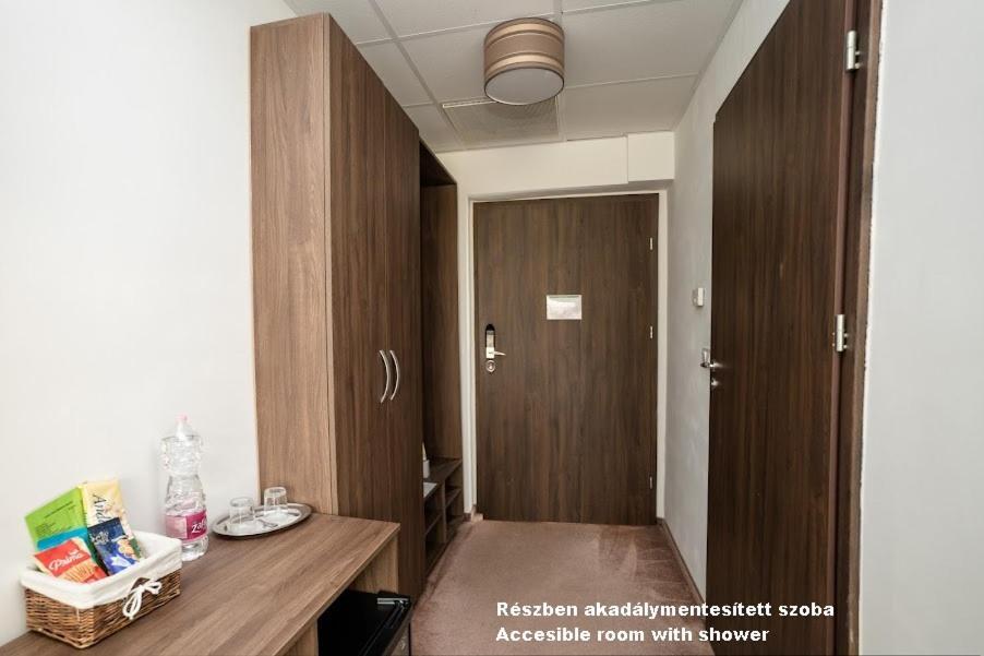 Hotel Irisz Nyíregyháza 外观 照片