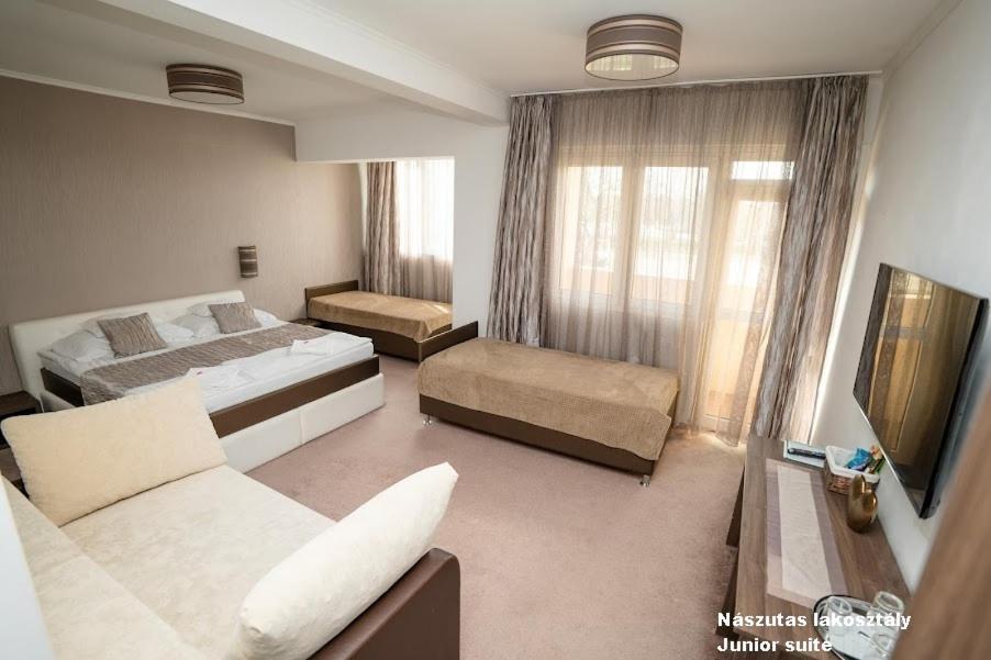 Hotel Irisz Nyíregyháza 外观 照片